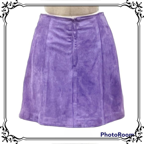 GIANNI VERSACE Vintage Lavender Suede A-Line Mini Skirt - (GUC) - Picture 2 of 7